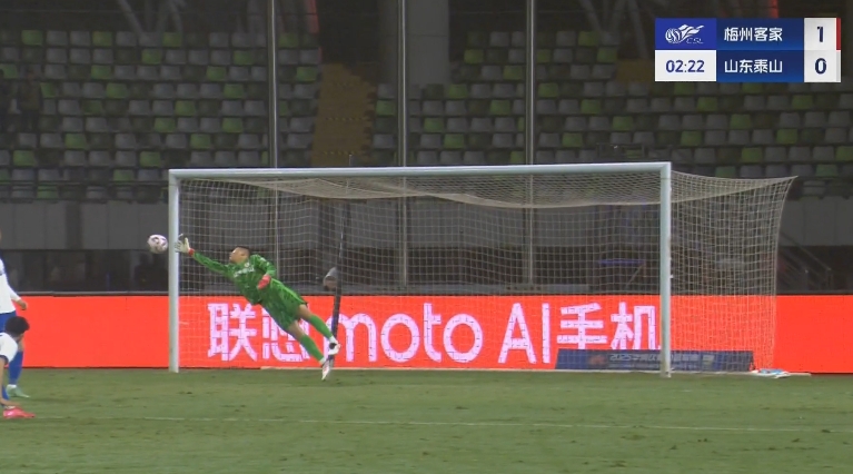 梅州開場2分鐘1-0泰山！茹子楠不停球抽射世界波攻破王大雷大門
