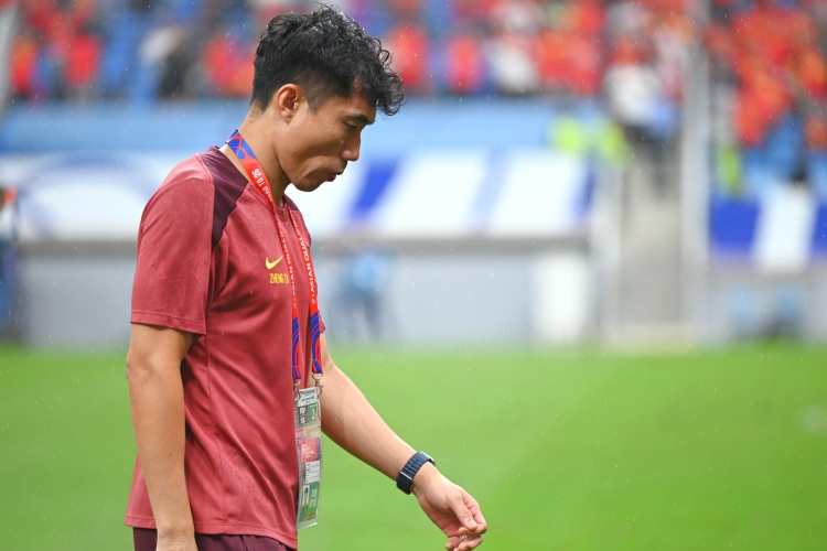 滬媒：單后腰讓國足防守承受更大壓力，若鄭智沒退役或能勝任