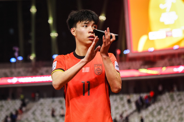期待首秀！18歲王鈺棟入選中澳戰(zhàn)名單&穿11號，首進(jìn)國足正賽名單